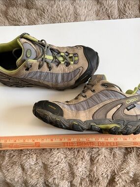 Oboz Women's Low-Cut Hiking Shoe - Gray with Lime Accents
